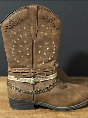 Western Style Rhinestone Boots – Girls Size 3